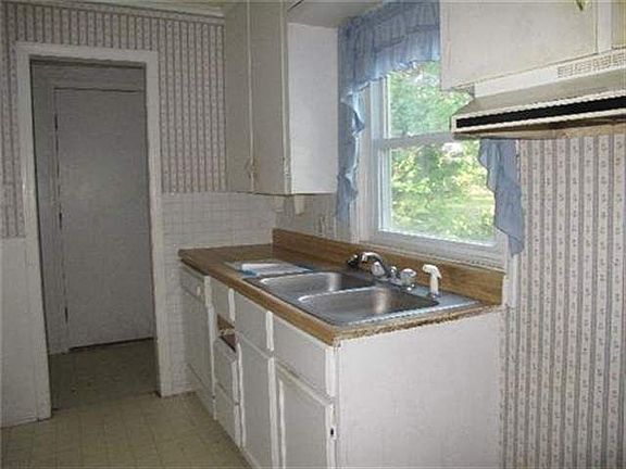 4th image of 6211 Armstrong Ave