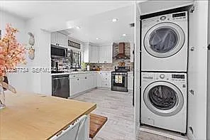 4328 SW 9th Ter — Photo 12