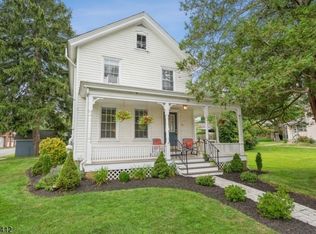 15 Center St #A, Annandale, NJ