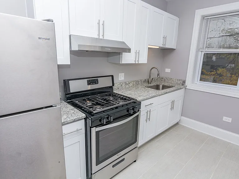 8143 S Ellis Ave — Photo 2