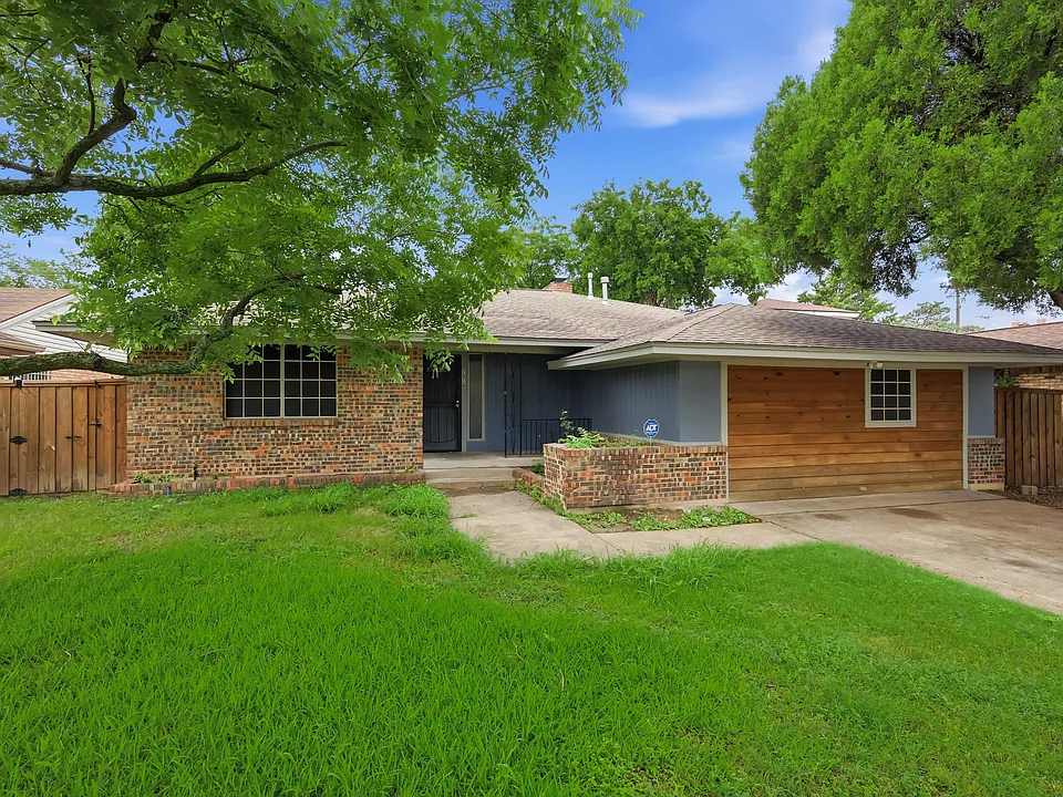2010 Swansee Dr