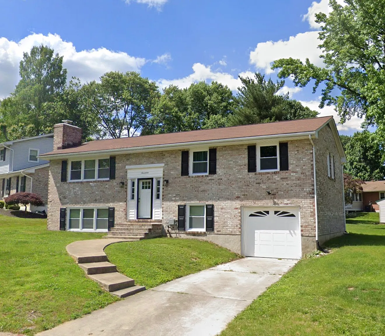 17 Edgehill Ct — Photo 2