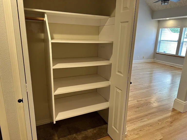 330 E College St — Photo 11