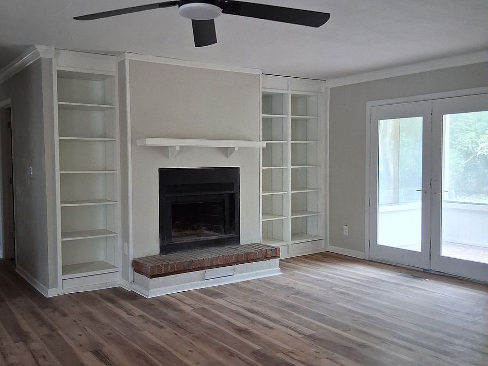 2nd image of 2202 Lakeview Dr