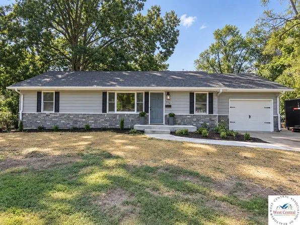 206 Highland St, Sweet Springs, MO 65351