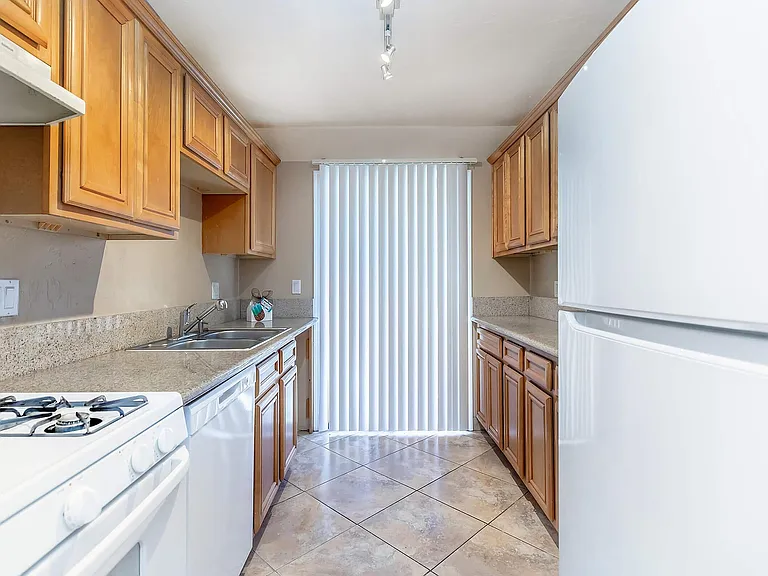 3 bed 2 bath interior