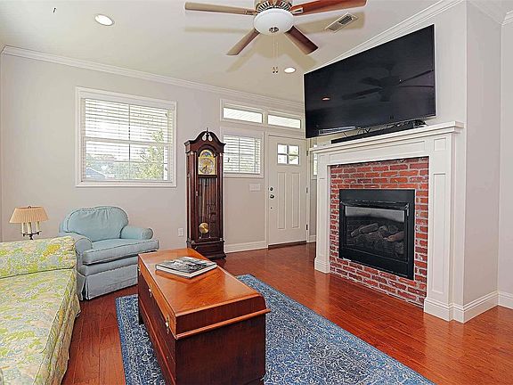 5th image of 2584 Walden Blvd
