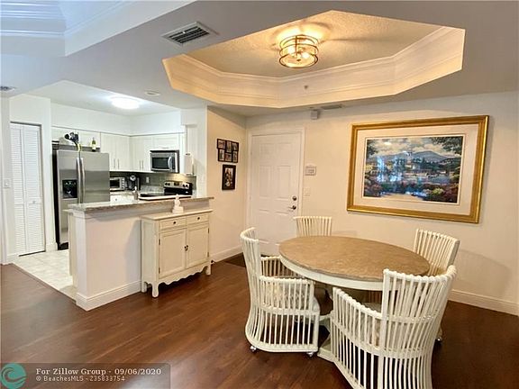 3rd image of 2028 Alta Meadows Ln APT 1012
