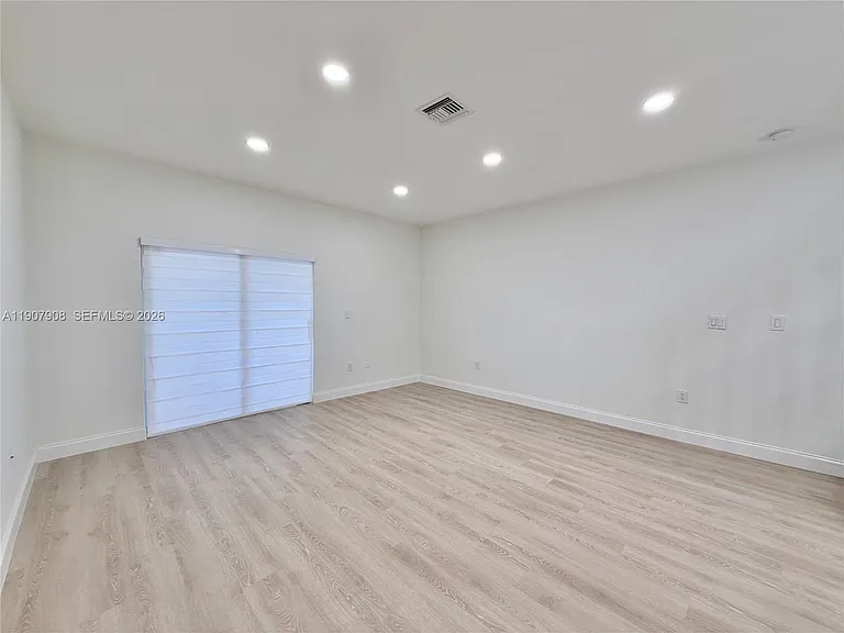 4412 Woodland Cir — Photo 5
