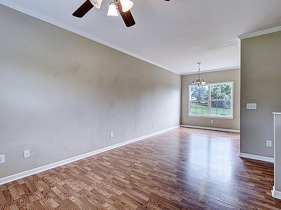 5th image of 127 Pine Hill Dr