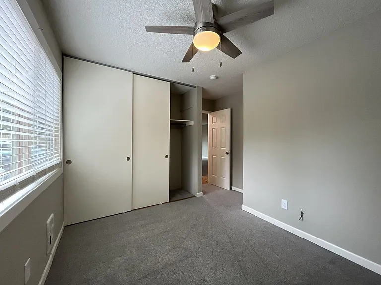 15827 NE Glisan St #1 — Photo 24