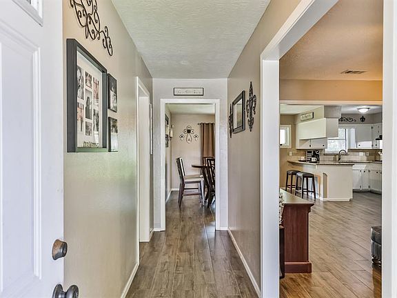 4th image of 4230 Fleet Ln