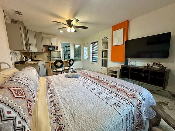 3rd image of 2376 Pembrook Dr #1