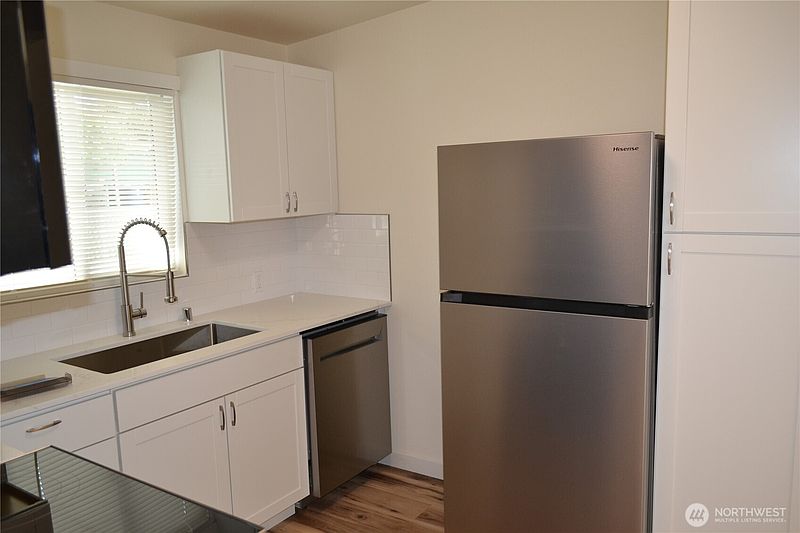 4th image of 3516 E T Street