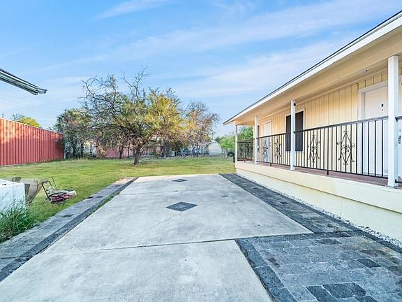 3rd image of 418 Delgado St