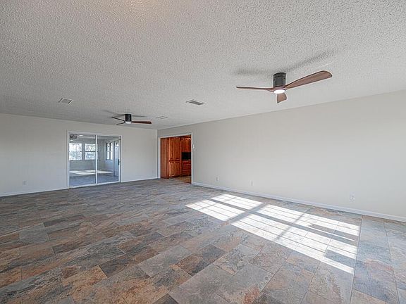 5th image of 3065 N Yuma Ave