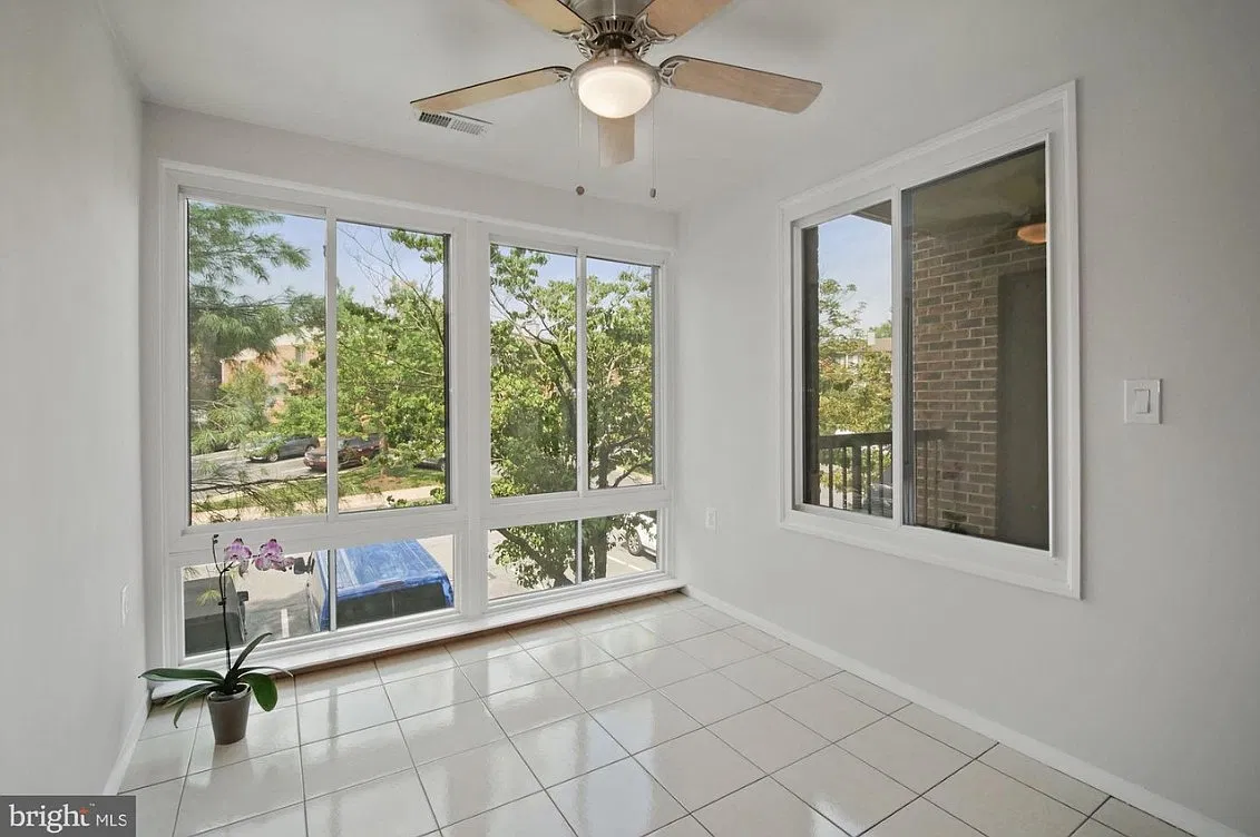 18040 Chalet Dr — Photo 2