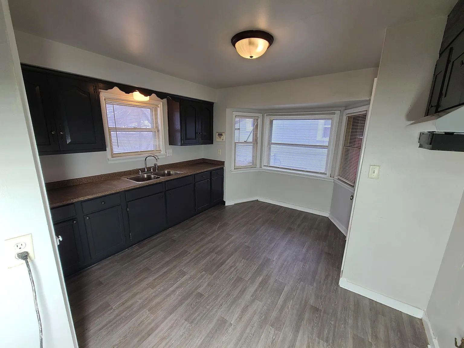 3 bed, $1,650 — Photo 2