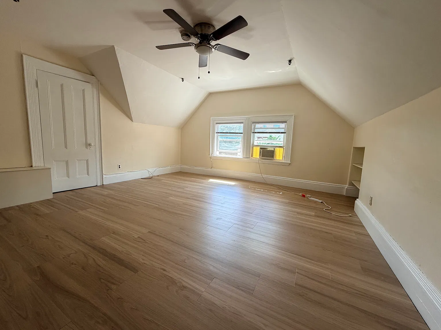 149 Strathmore Rd — Photo 3