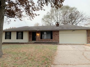 113 SW 4th St, Blue Springs, MO 64014