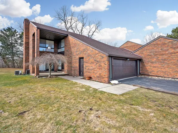 3046 Lindenwood Dr, Dearborn, MI 48120