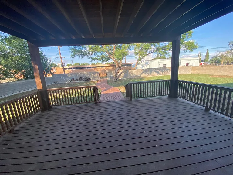 1506 Edwards St — Photo 31