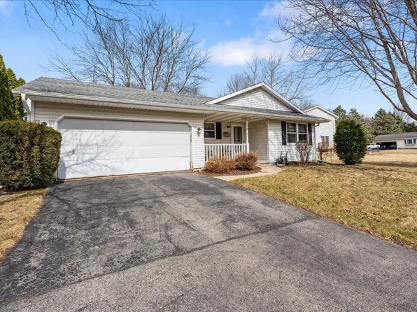 1610 Linnerud Dr, Sun Prairie, WI 53590