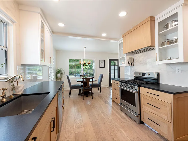 2201 E Wilson Ave — Photo 7
