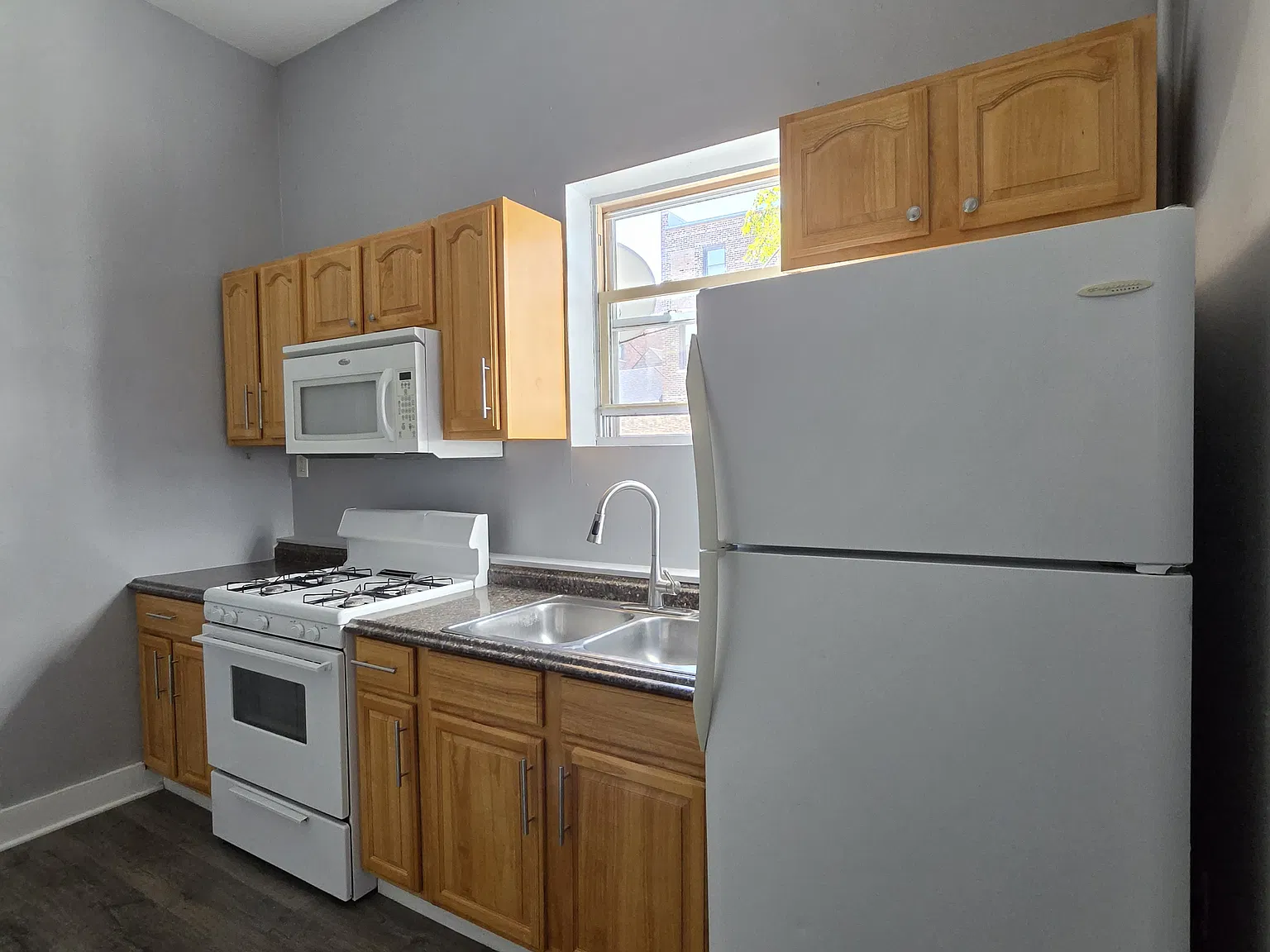 2 bed, 500 sqft, $1,400 — Photo 2