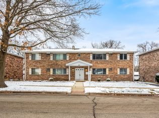 889 Jefferson Ave APT A, Elgin, IL 60120