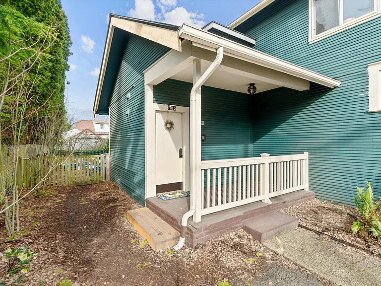 7015 N Greeley Ave #B — Photo 51