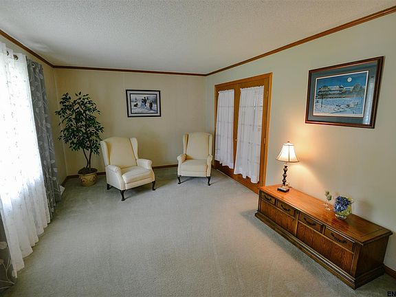 3rd image of 4 Stonehedge Dr