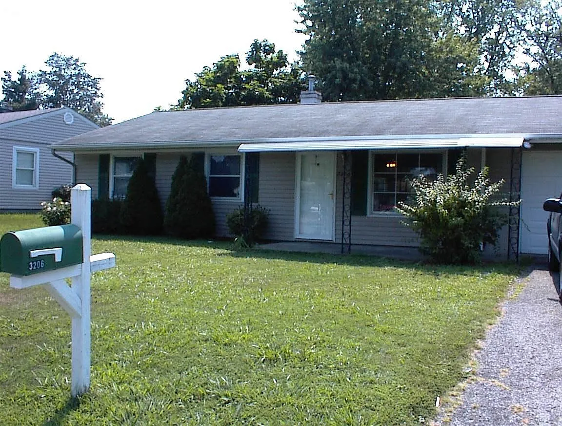 3 bed, 980 sqft, $1,250 — Photo 2