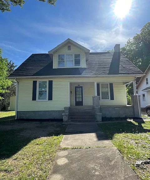 421 E Morehead St — Photo 1