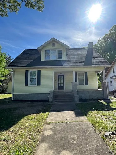421 E Morehead St Photo 1