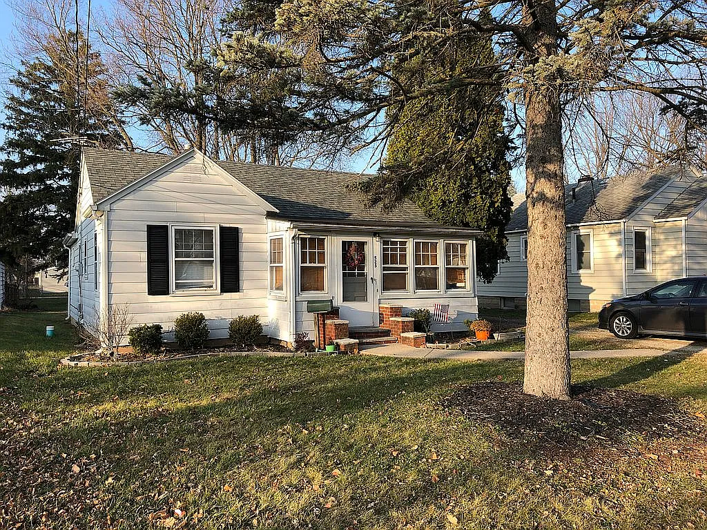 525 W 8th St photo 1