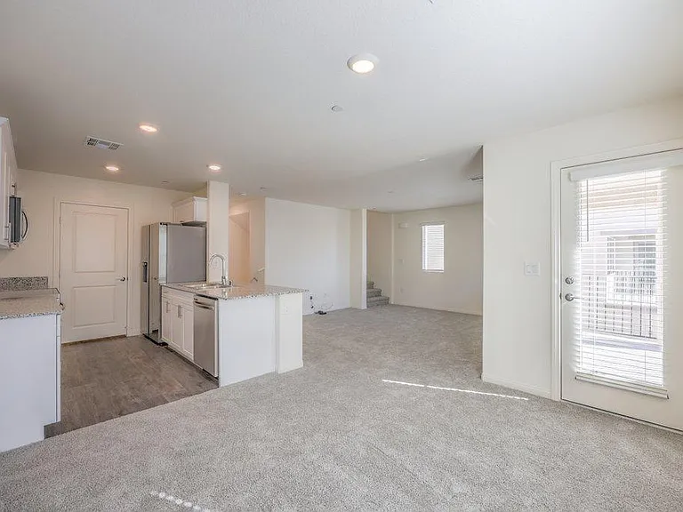 2666 Champagne Gold Ave — Photo 13