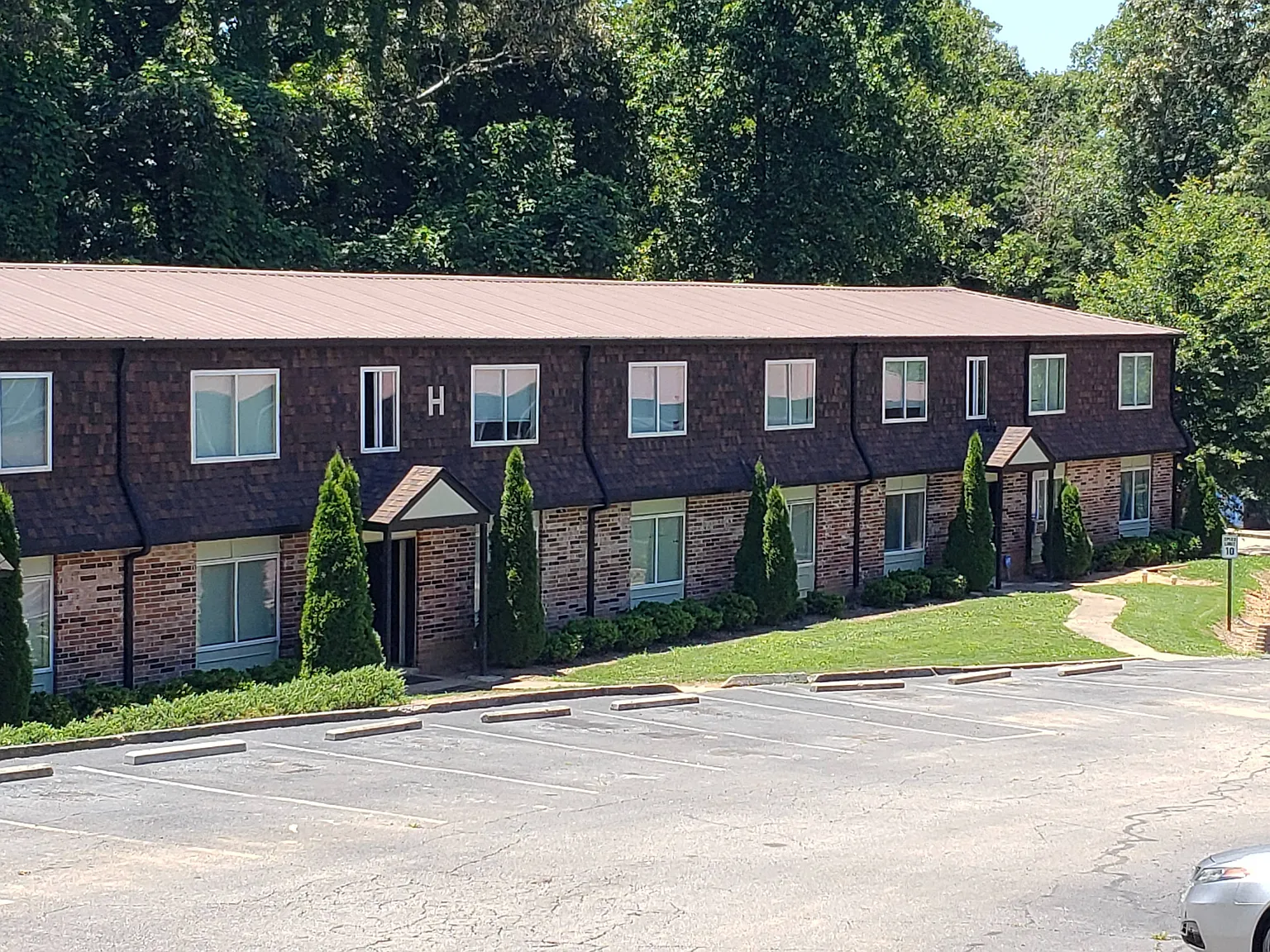 Park Hill Apartments — Photo 3