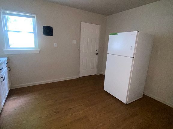 5th image of 6114 Garfield Ave