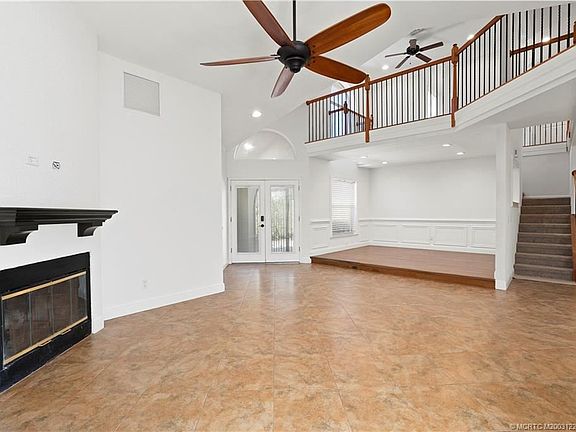 5th image of 984 SE Saint Lucie Blvd
