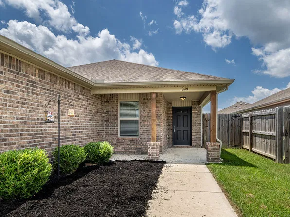 1349 S Kingfisher Ln, Fayetteville, AR 72701