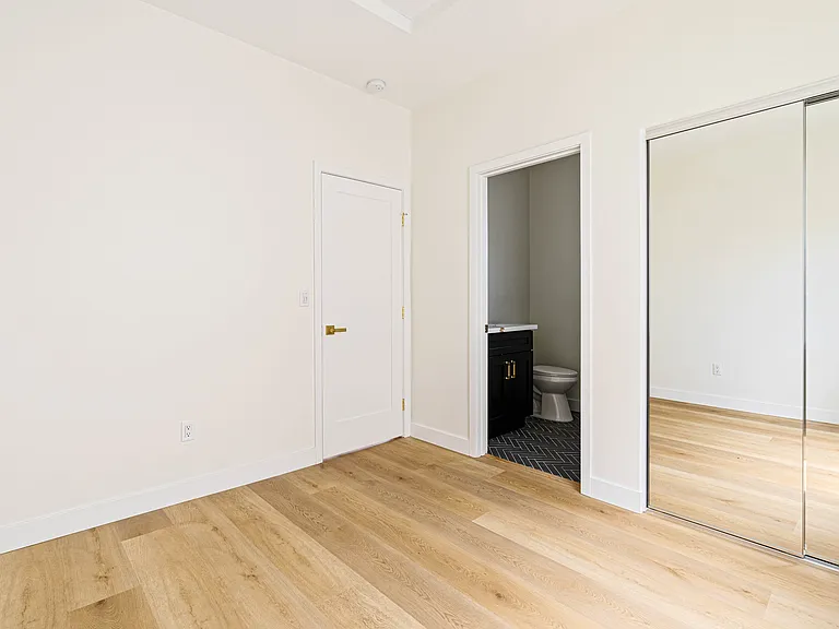 1953 Emerald St #1 — Photo 14
