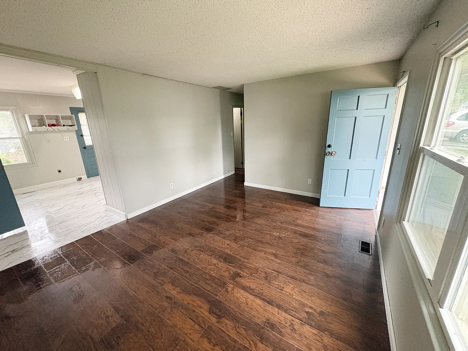 3 bed, 925 sqft, $1,775 — Photo 3