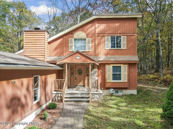 3567 High Crest Rd, Canadensis, PA 18325