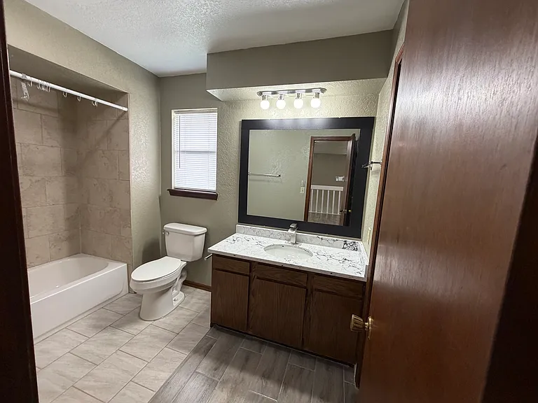 1011 Chartrand Ave — Photo 8