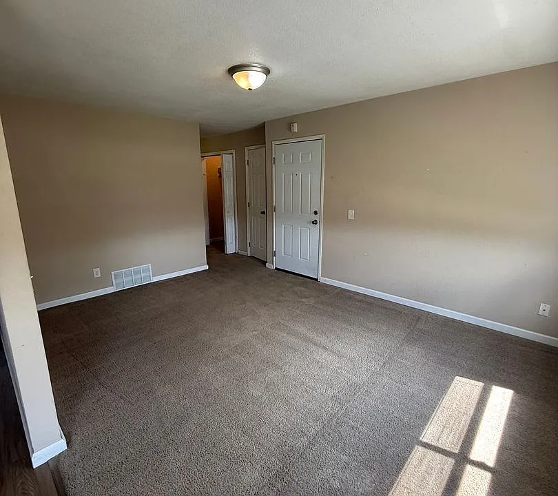 140 Main Ave