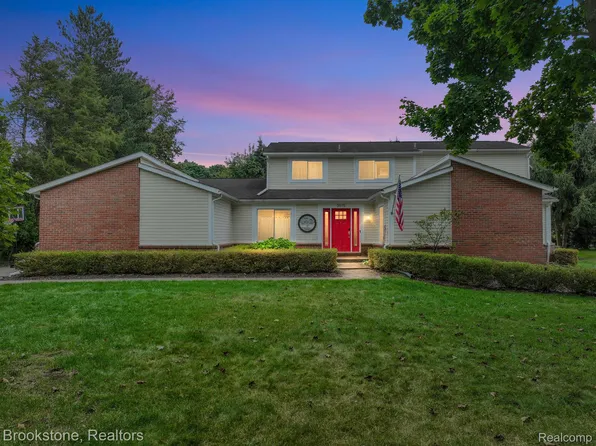 3615 Elder Rd S, West Bloomfield, MI 48324