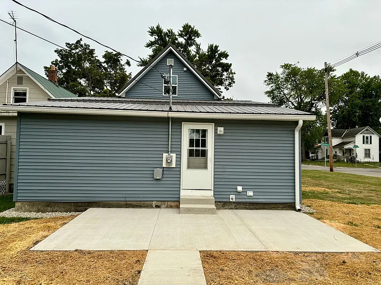 925 W Market St — Photo 2
