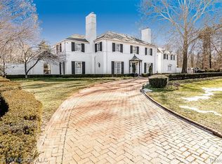 906 Three Mile Dr, Grosse Pointe Park, MI 48230