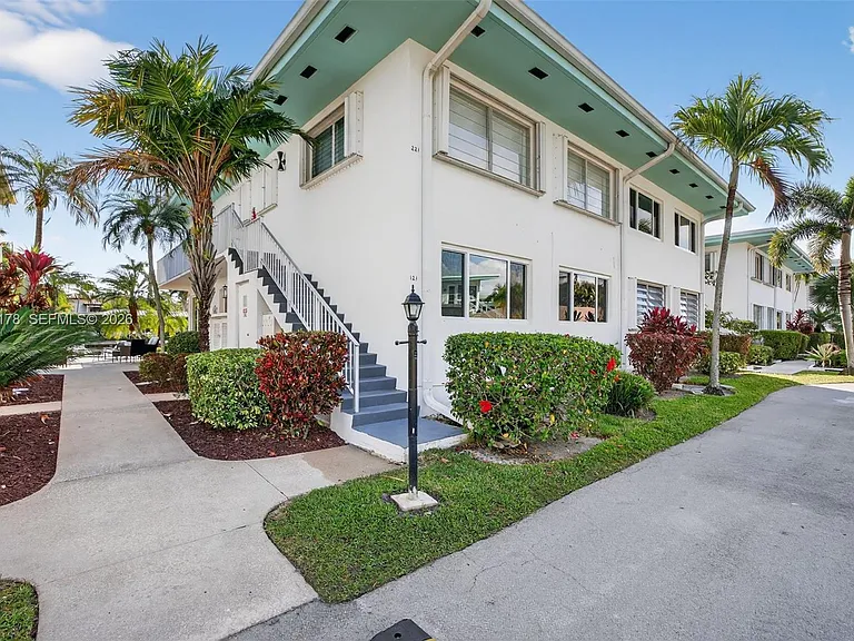 180 Isle Of Venice Dr #121 — Photo 4